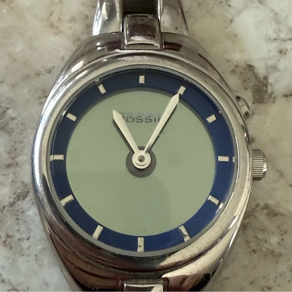 Fossil Silver Watch with Blue Dial EUC (needs a battery) Adjustable Link Band